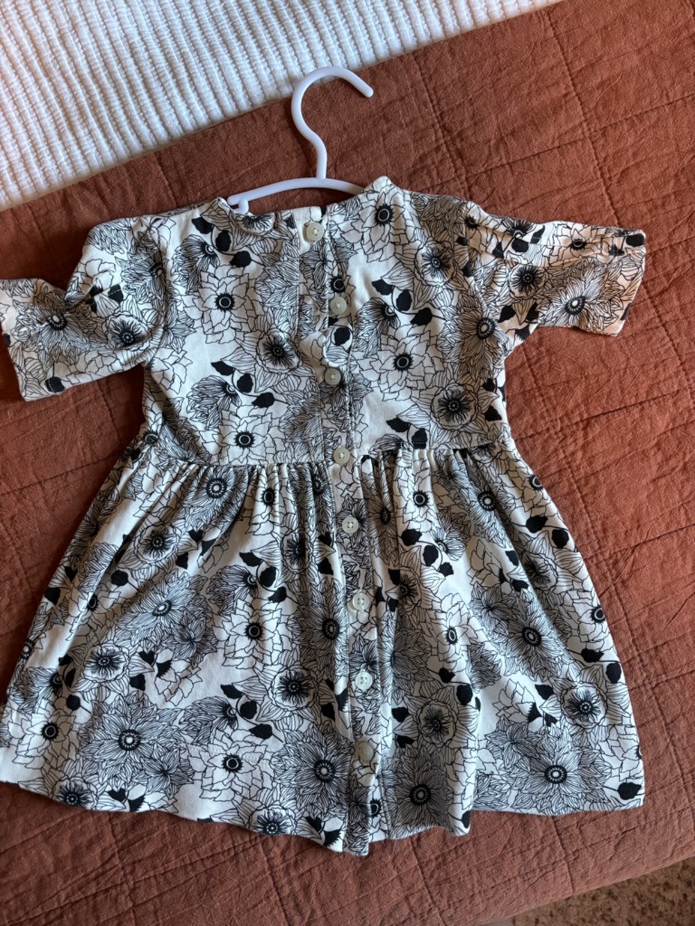 kate quinn Black & White Floral Button-Back Dress